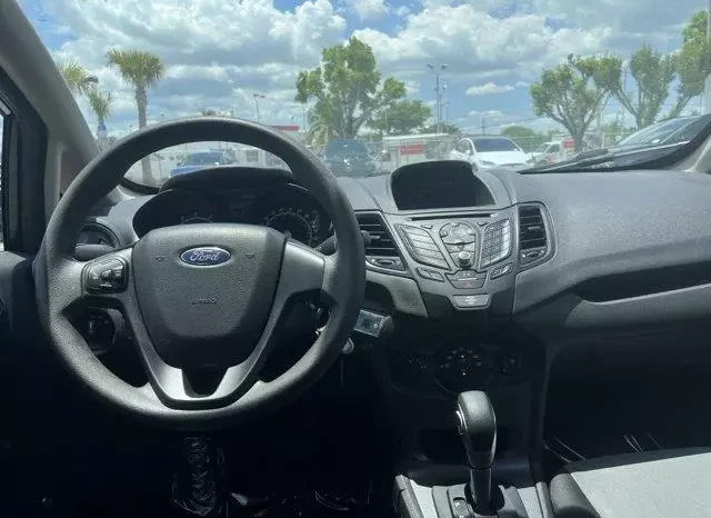 
								Ford Fiesta S full									