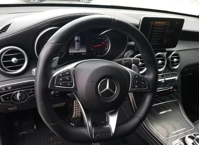 
								Mercedes-Benz AMG GLC 63 Base 4MATIC full									