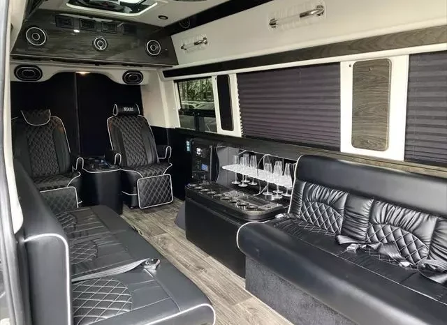 
								Mercedes-Benz Sprinter 3500XD High Roof full									