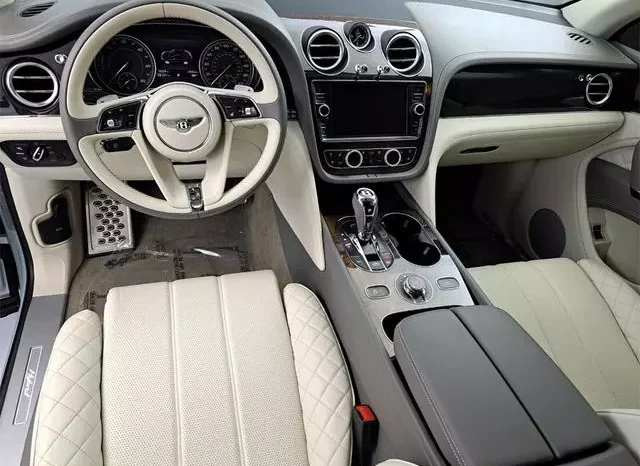 
								Bentley Bentayga Hybrid Base full									