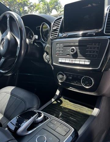 
								Mercedes-Benz GLE 400 Base 4MATIC full									