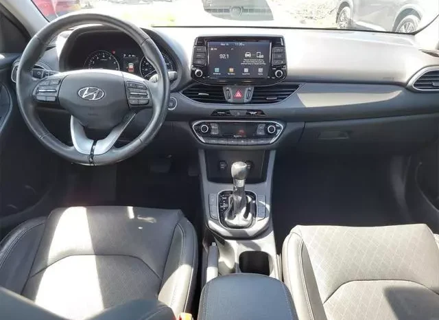 
								Hyundai Elantra GT Base full									
