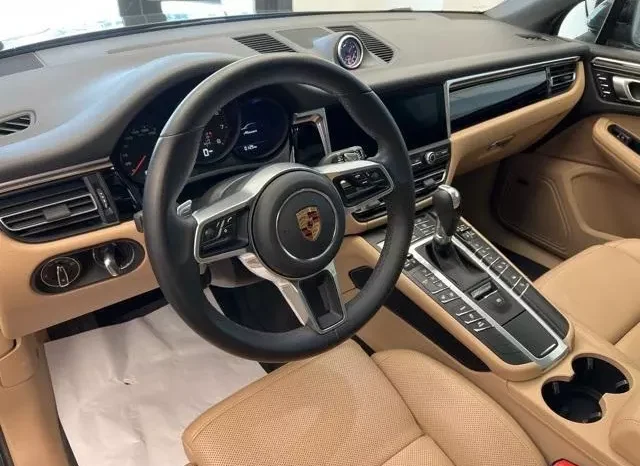 
								Porsche Macan Base full									