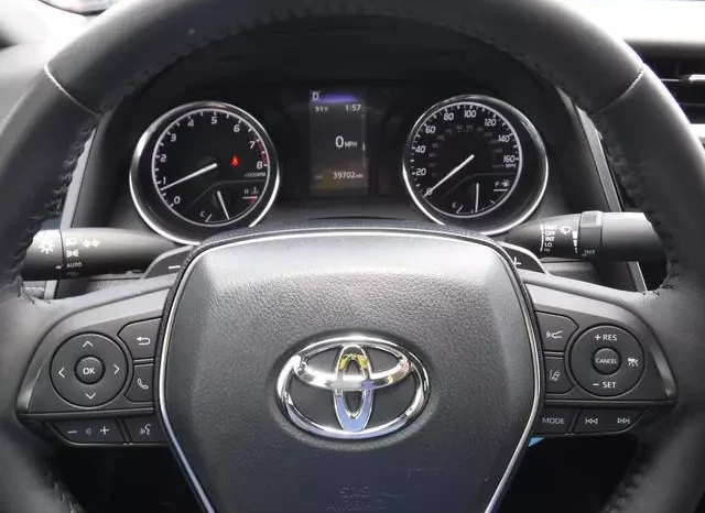 
								Toyota Camry SE full									