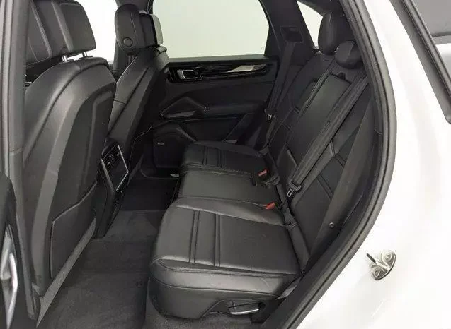 
								Porsche Cayenne Base full									