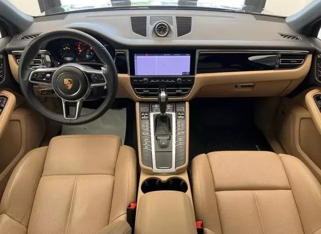 
								Porsche Macan Base full									