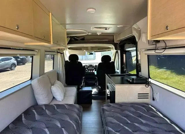 
								RAM ProMaster 3500 Window Van High Roof full									