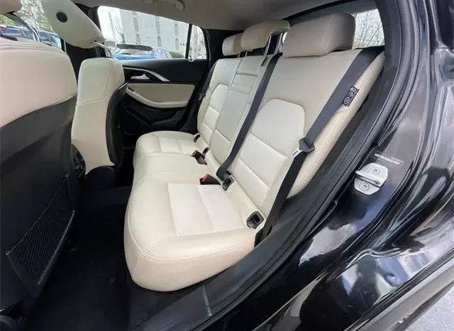 
								INFINITI QX30 Luxe full									