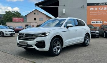 
									Volkswagen Touareg 3.0 AT full								