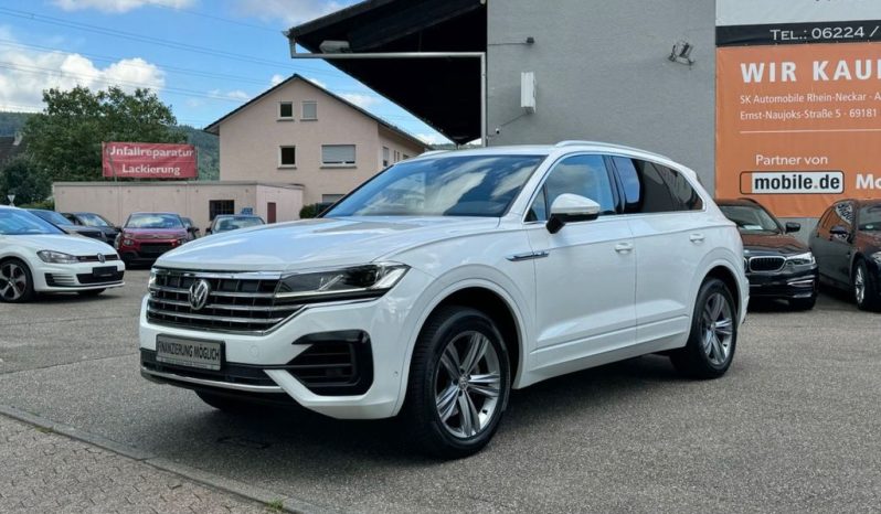 
								Volkswagen Touareg 3.0 AT full									