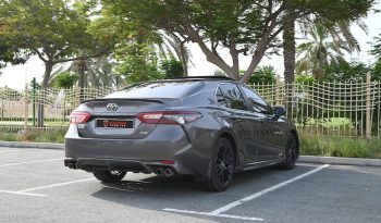 
									Toyota Camry SE full								