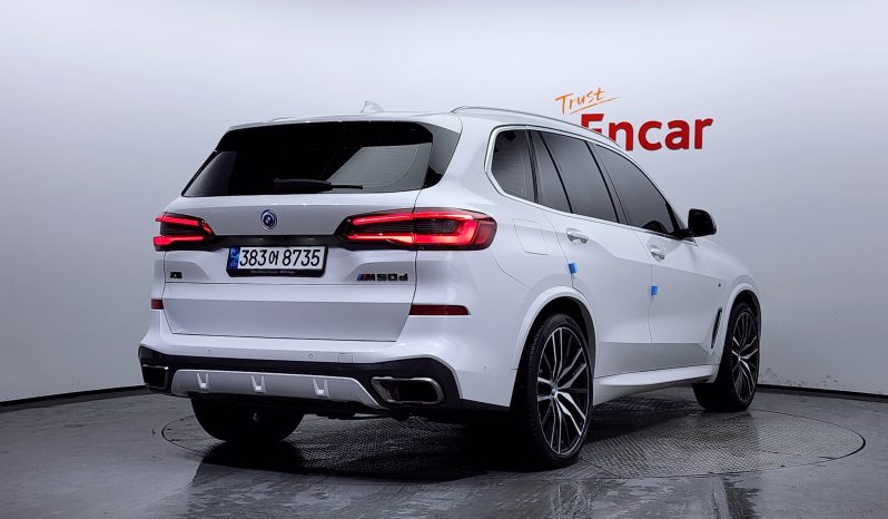 
								BMW X5 M50d First Edition full									