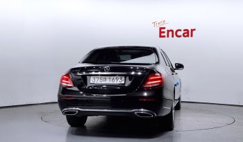 
									Mercedes-Benz E-Class E300 4MATIC Exclusive full								