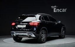 Mercedes-Benz GLA-Class GLA220 Premium