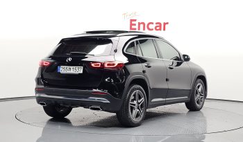 
									Mercedes-Benz GLA-Class GLA250 4MATIC full								