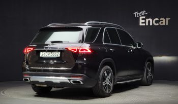 
									Mercedes-Benz GLE-Class GLE300d 4MATIC full								