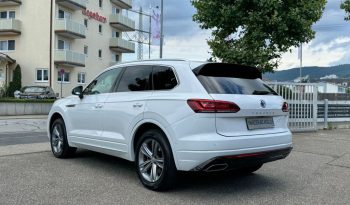 
									Volkswagen Touareg 3.0 AT full								