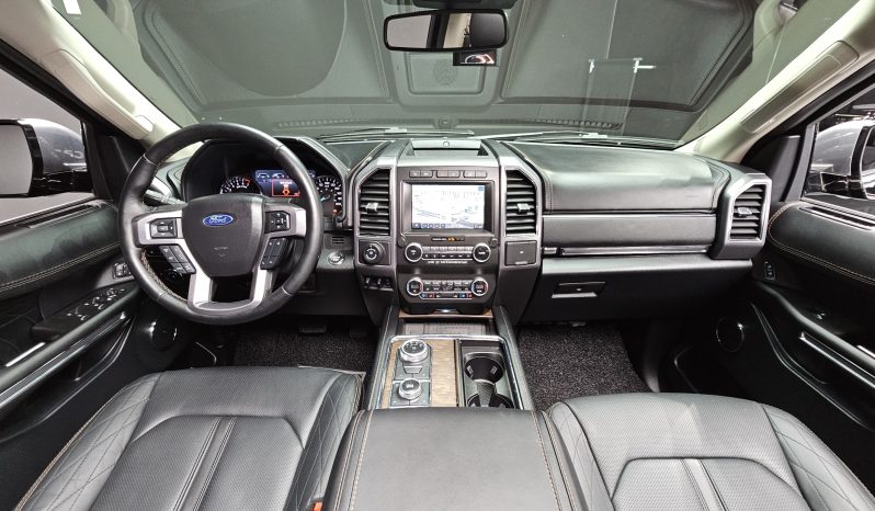 
								Ford Expedition Platinum 4WD 8Seater full									