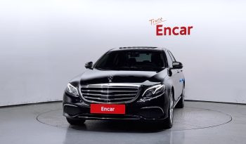 
									Mercedes-Benz E-Class E300 4MATIC Exclusive full								