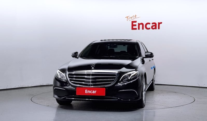 
								Mercedes-Benz E-Class E300 4MATIC Exclusive full									