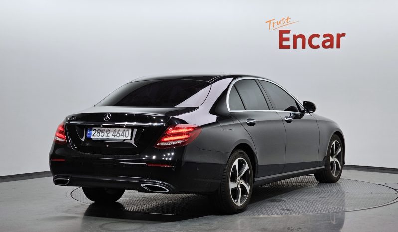 
								Mercedes-Benz E-Class E250 Avantgarde full									