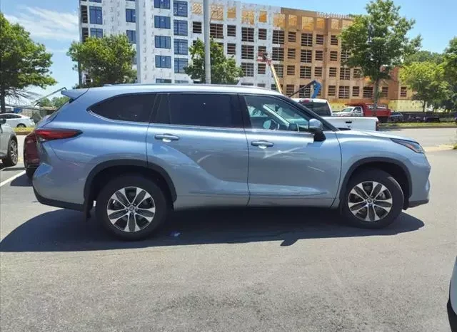 
								Toyota Highlander XLE full									