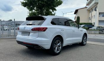 
									Volkswagen Touareg 3.0 AT full								