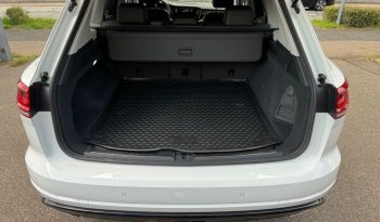 
									Volkswagen Touareg 3.0 AT full								