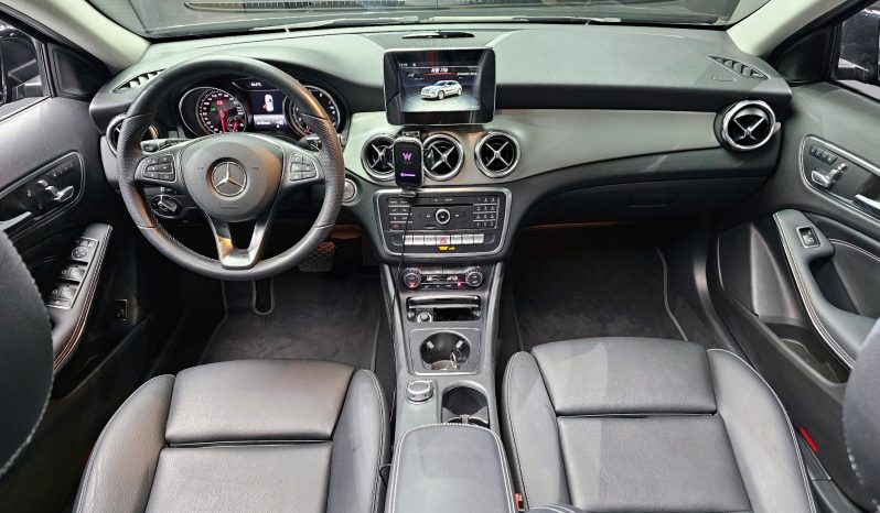 
								Mercedes-Benz GLA-Class GLA220 Premium full									