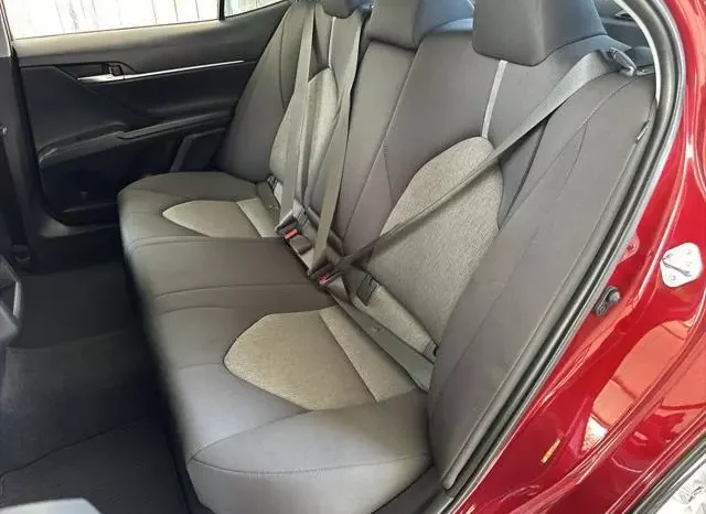 
								Toyota Camry LE full									