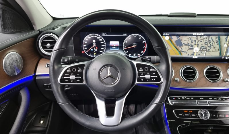 
								Mercedes-Benz E-Class E300 4MATIC Exclusive full									