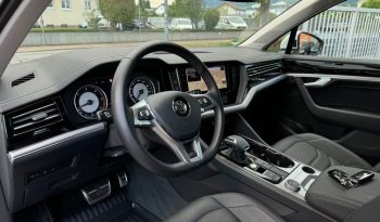 
									Volkswagen Touareg 3.0 AT full								