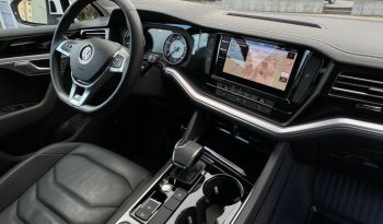 
									Volkswagen Touareg 3.0 AT full								