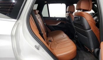 
									BMW X5 M50d First Edition full								