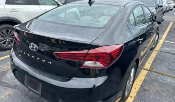 
									Hyundai Elantra 2.0 AT full								