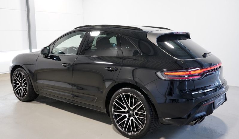 
								2024 Porsche Macan T full									