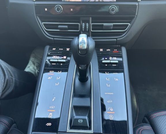 
								2023 Porsche Cayenne GTS 4.0 AT full									