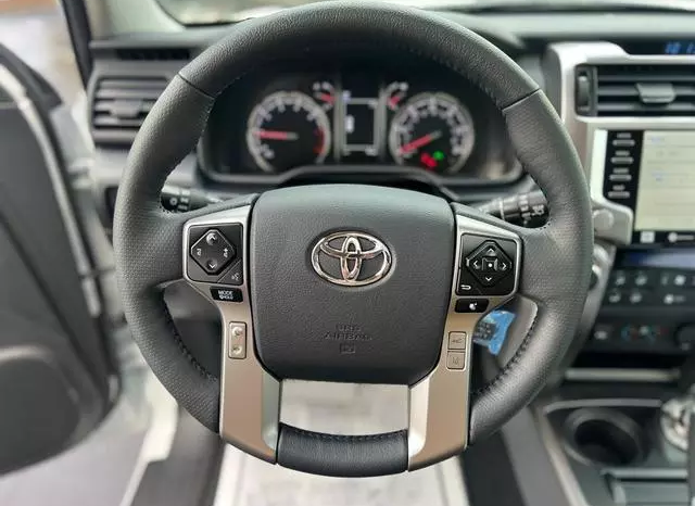 
								2024 Toyota 4Runner 4.0 AT full									