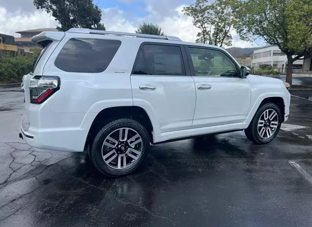 
								2024 Toyota 4Runner 4.0 AT full									