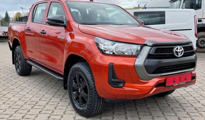 
								2023 Toyota Hilux 2.4 MT full									