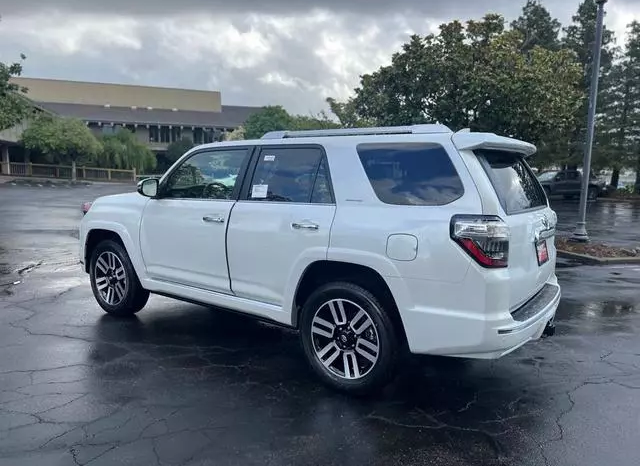 
								2024 Toyota 4Runner 4.0 AT full									