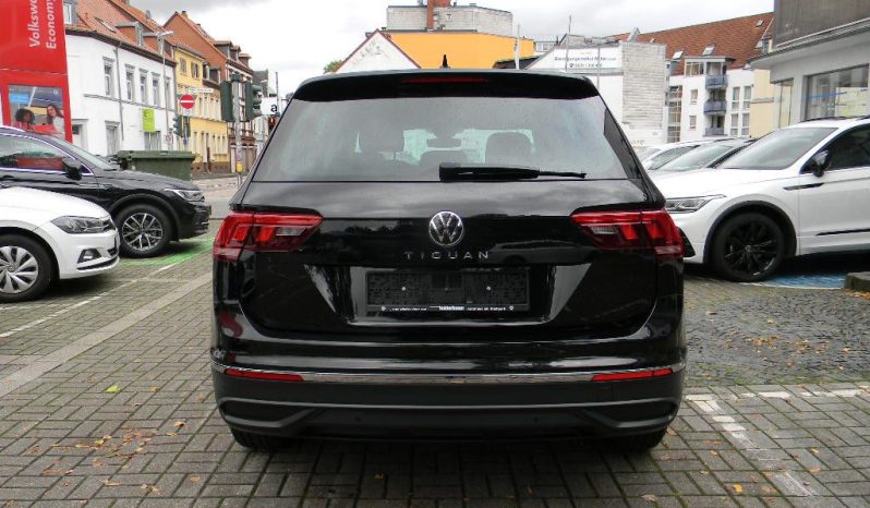 
								Volkswagen Tiguan, 2022 full									